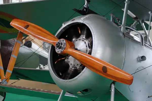 A vintage aircraft engine and propeller, museum display