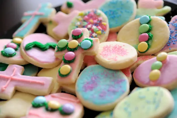 decorated easter cookies