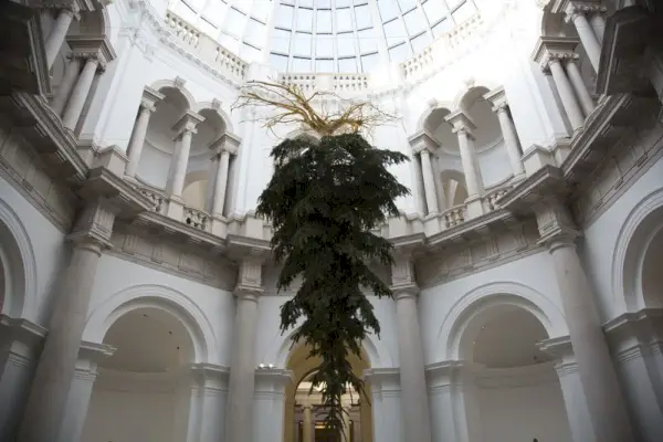 upside down christmas tree in britain