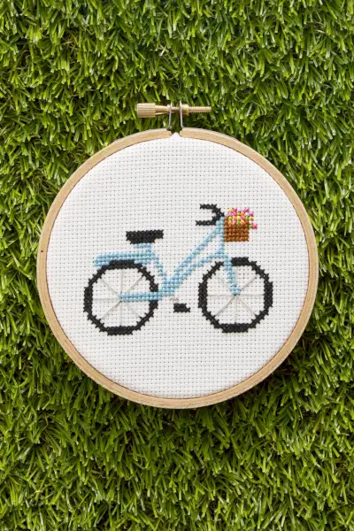 Embroidery, Bicycle, Circle, Creative arts, Needlework, Bicycle handlebar, Bicycle accessory, Bicycle frame, Cross-stitch, Craft, 