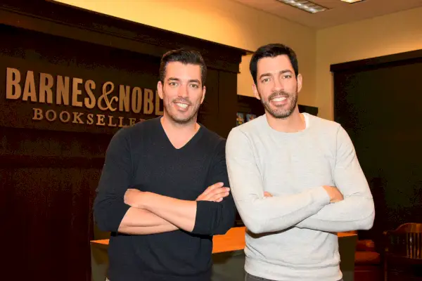 Jonathan and Drew Scott