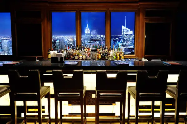 Bar on board the Disney Dream