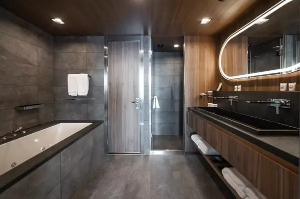 bathroom on board Le Commandant Charcot