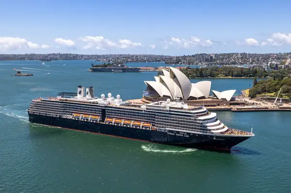 Holland America Westerdam in Sydney 