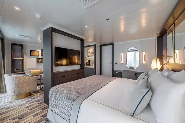 The Queen Suite bedroom onboard the Queen Anne