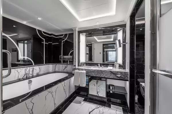 The Master Suite bathroom onboard the Queen Anne