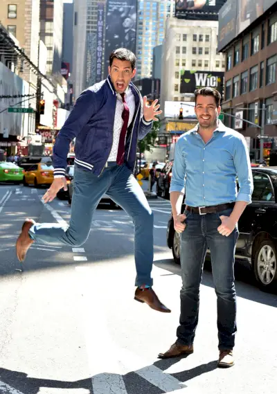 Street fashion, Jeans, Clothing, Denim, Fashion, Footwear, Jacket, Suit, Outerwear, Shoe, 