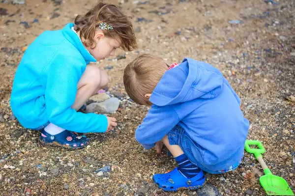 Kids look for fossils in Walton-on-the-Naze