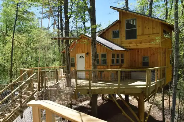Exterior of the Smoky Mountain Treehouse | Pigeon Forge, Tennessee
