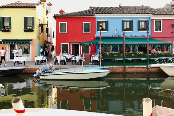 View of patio dining at Trattoria al Gatto Nero