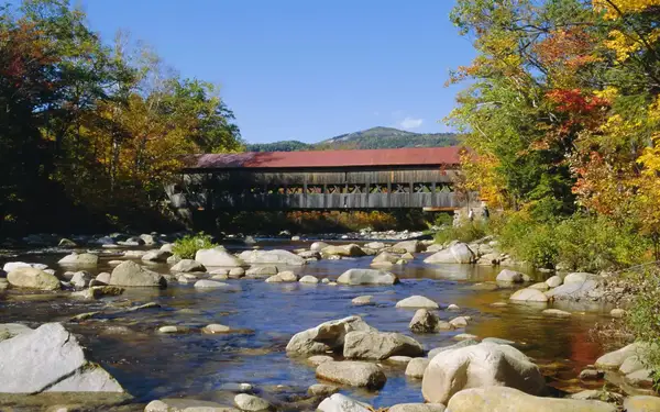 Albany Covered Bridge over the Swift River, Kancamagus Highway, New Hampshire, USA