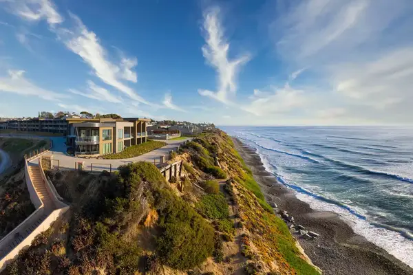 Arerial view of a luxury hotel on a cliff above the Pacific Ocean, on the coast of California