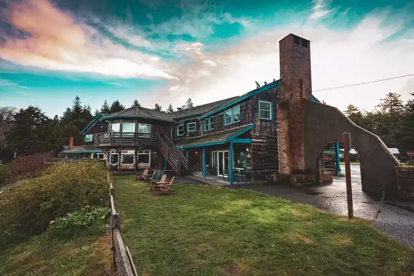 Exterior view of Kalaloch Lodge lobby during a sunny day