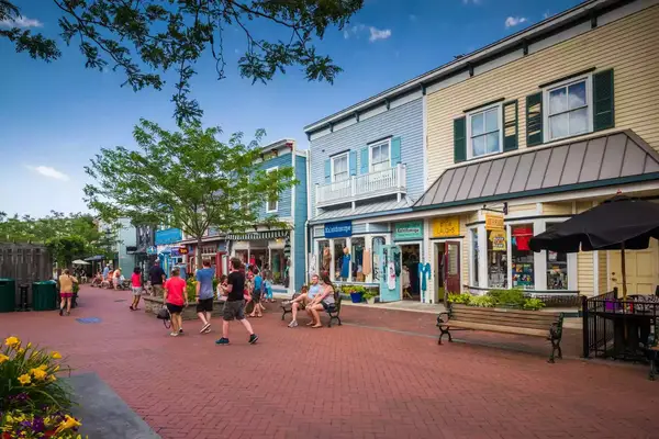 People walking the streets of Cape May, NJ with quaint little beach town shops