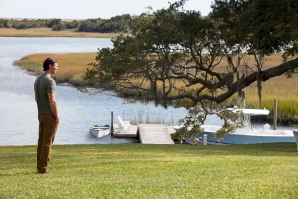 Tree, Watercraft, Bank, Lake, Reservoir, Park, Lawn, Boat, Fluvial landforms of streams, Boats and boating--Equipment and supplies, 