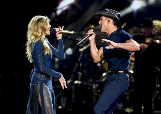 performance, entertainment, music, performing arts, musician, music artist, event, singing, concert, public event,