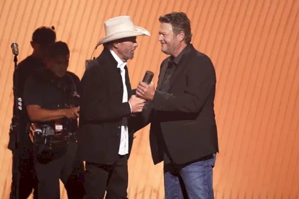 nashville, tennessee september 28 2023 peoples choice country awards pictured l r honoree toby keith accepts the country icon award from blake shelton on stage during the 2023 peoples choice country awards held at the grand ole opry house on september 28, 2023 in nashville, tennessee photo by mickey bernalnbc via getty images
