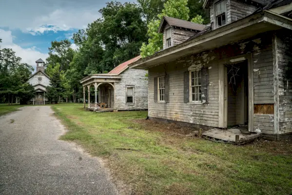 Window, Property, House, Tree, Land lot, Building, Real estate, Home, Door, Rural area, 