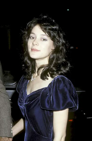 Hair, Face, Beauty, Lip, Hairstyle, Smile, Chin, Black hair, Fashion, Cool, 