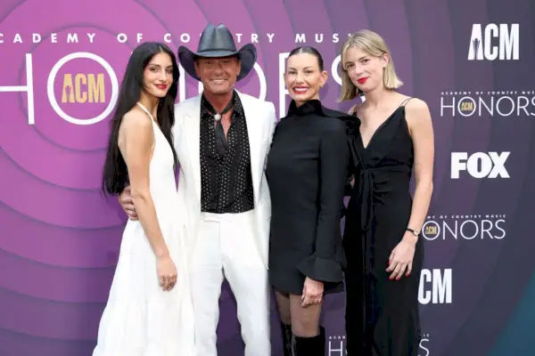 tim mcgraw and faith hill with daughters audrey and maggie 
