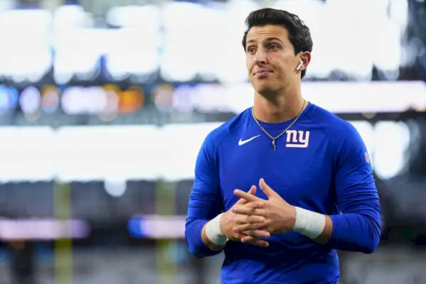 arlington, tx november 12 tommy devito 15 of the new york giants warms up before kickoff against the dallas cowboys at att stadium on november 12, 2023 in arlington, texas photo by cooper neillgetty images