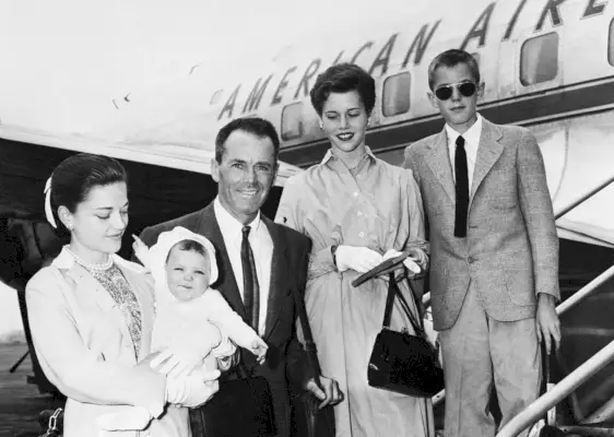 People, Photograph, Snapshot, Family, Photography, Black-and-white, Vintage clothing, Monochrome, 