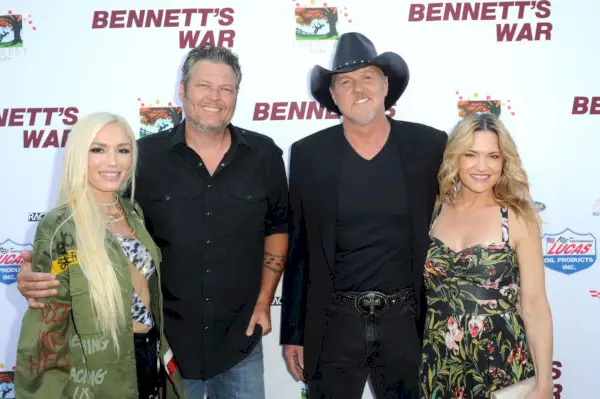 burbank, california august 13 l r gwen stefani, blake shelton, trace adkins, and victoria pratt attend bennetts war los angeles premiere at warner bros studios on august 13, 2019 in burbank, california photo by joshua blanchardgetty images for forrest film