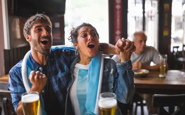 second date ideas couple in a sports bar