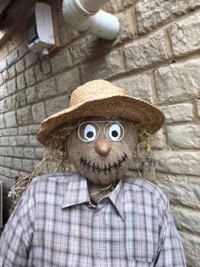how to make a scarecrow