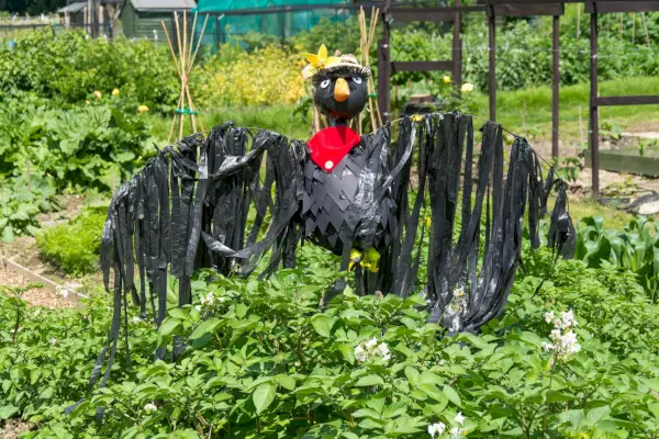 how to make a scarecrow