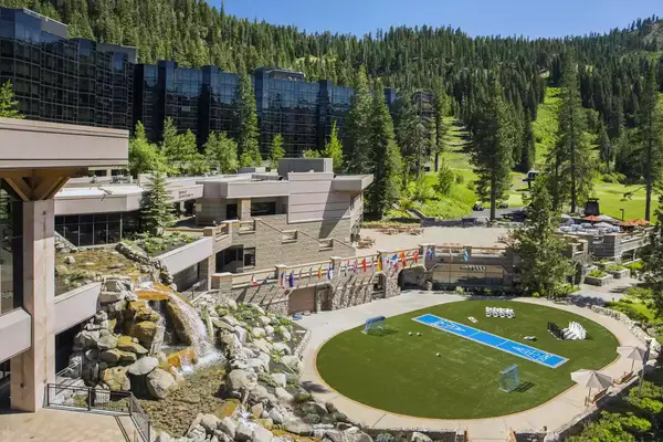 View of lawn and exterior of Everline Resort & Spa, Lake Tahoe