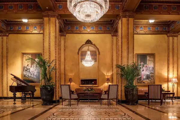 The lobby at The Roosevelt New Orleans