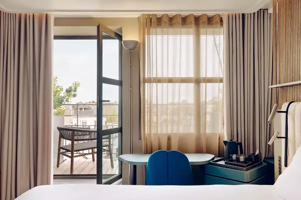 A guest room with a terrace at HÃ´tel Dame Des Arts in Paris, France