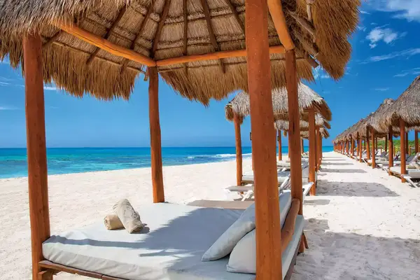 Palapas at Valentin Imperial 