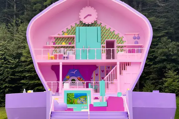 Interior of the Polly Pocket Icon Airbnb