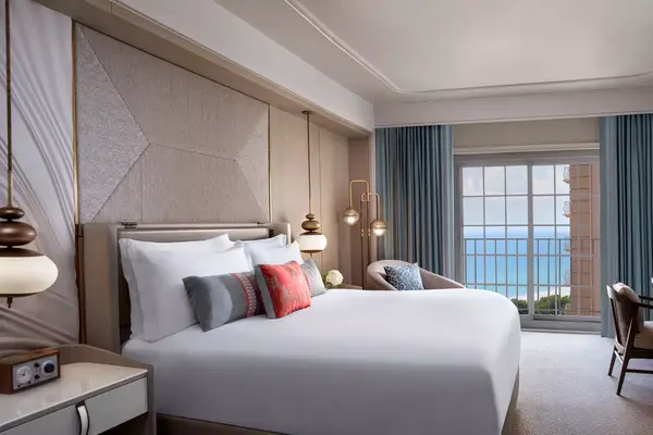 King suite interior bedroom with ocean views