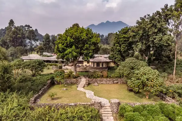Exterior view of resort with mountains in the background