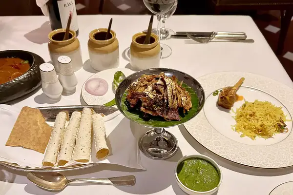 Dinner in a restaurant at the Oberoi Amarvilas hotel