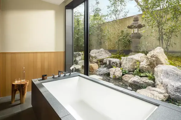The bathtub in the Premier Suite Garden King room at Six Senses Kyoto