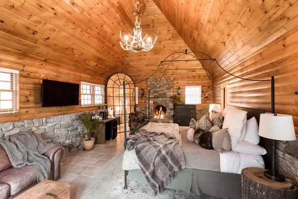 Cozy bedroom in Cedar Lakes Estate