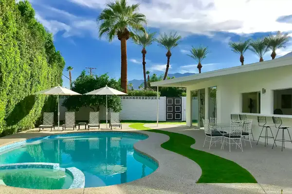 Palm Springs mid-century Airbnb