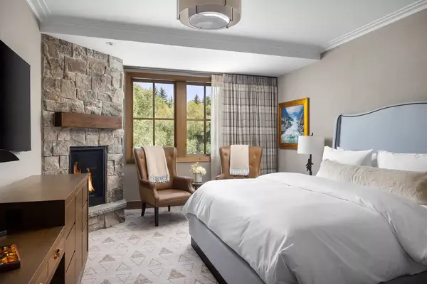 The King Bedroom at The Rusty Parrot Lodge and Spa