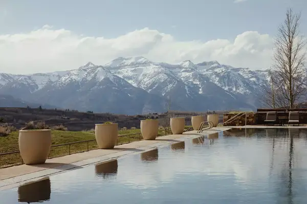 View mountains from a pool