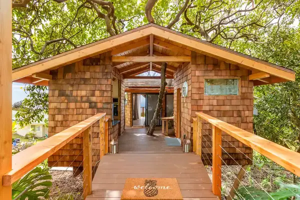 Entrance to Kona Luxury Treehouse, Hawaii