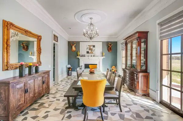 An airbnb dining room in Texas 