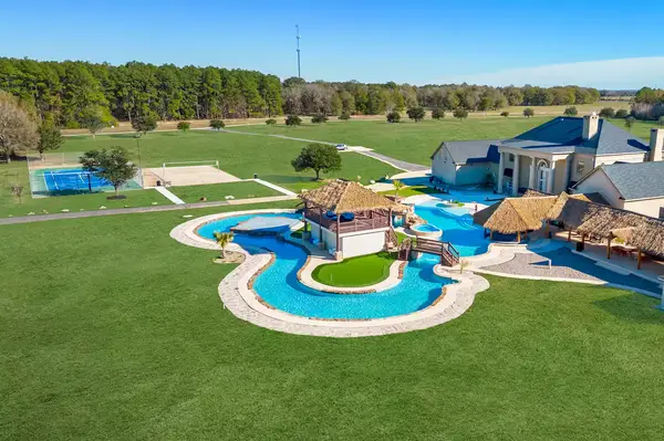 An airbnb backyard in Texas 