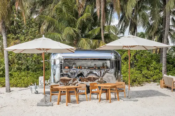 Food truck at Almare