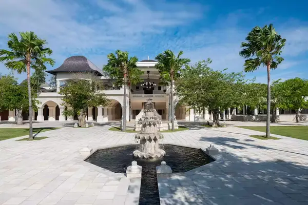 The entrance to Jumeriah Bali