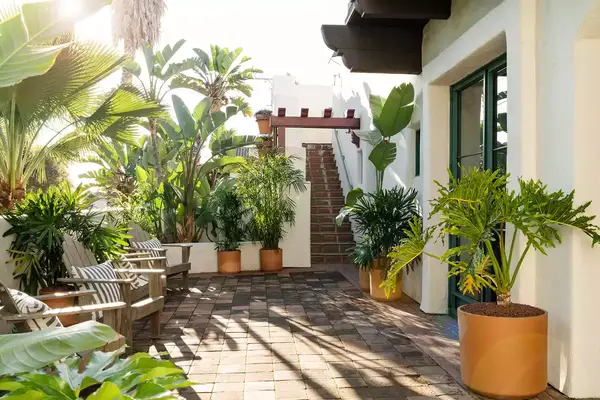 The courtyard at Palihouse Santa Barbara