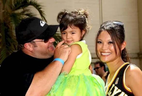 Headpiece, Fashion, Event, Hair accessory, Fun, Headgear, Child, Dress, Fashion accessory, Smile, 